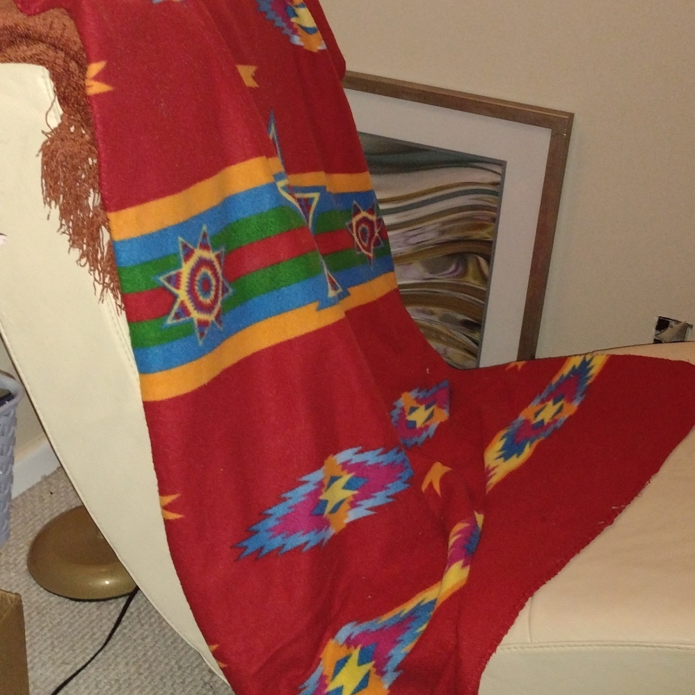 Polyester throw with design